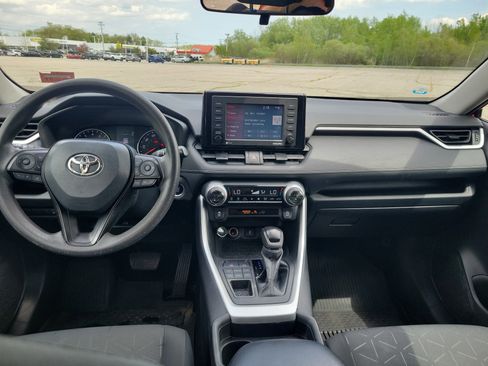 Used 2021 Toyota RAV4 XLE w/ Convenience Package AWD/4WD image 18