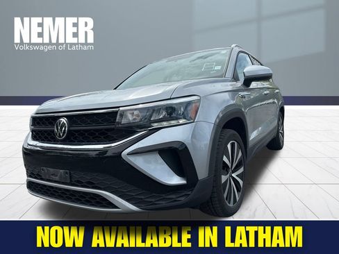 Certified 2022 Volkswagen Taos SE AWD/4WD image 1