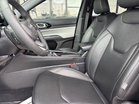 Used 2025 Jeep Compass Limited w/ Sun & Sound Group image 5