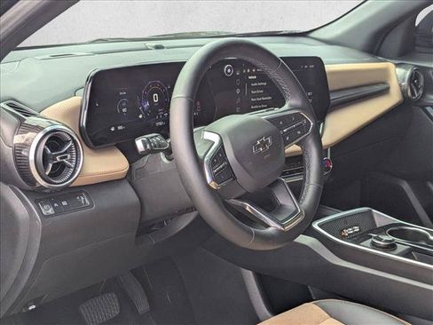 Used 2025 Chevrolet Equinox ACTIV w/ Safety and Technology Package FWD image 9