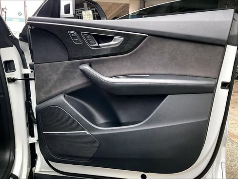 Used 2019 Audi Q8 Prestige w/ Luxury Package image 22