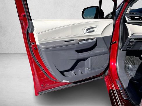 Used 2024 Toyota Sienna XLE image 18