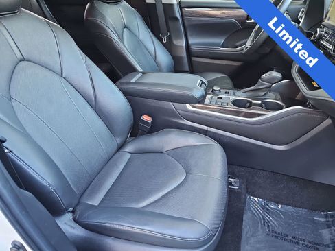 Used 2023 Toyota Highlander Limited image 18