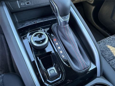 Used 2024 Chevrolet Colorado Z71 w/ LPO, Dark Essentials Package image 20