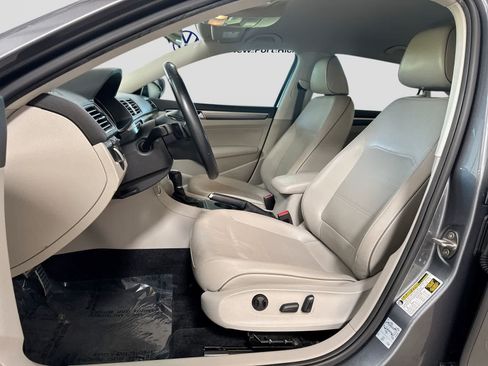 Used 2018 Volkswagen Passat 2.0T R-Line FWD image 22