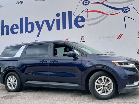 Used 2024 Kia Carnival LX image 1