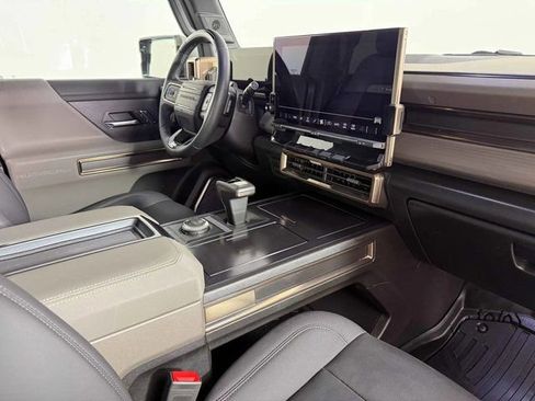 Used 2024 GMC Hummer EV 3X w/ LPO, Illumination Package image 30