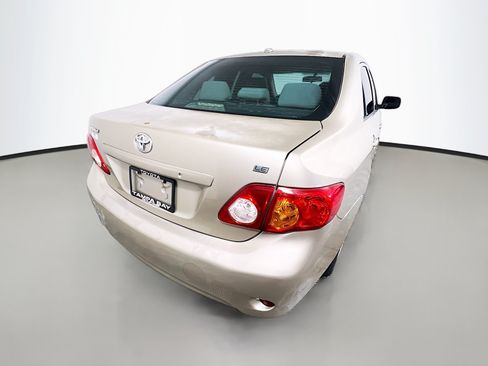 Used 2010 Toyota Corolla LE FWD image 4
