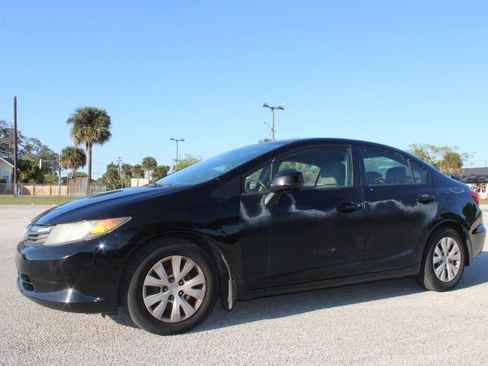 Used 2012 Honda Civic LX image 2