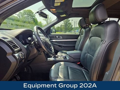 Used 2017 Ford Explorer XLT w/ Equipment Group 202A AWD/4WD image 2