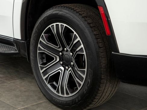 Used 2024 Jeep Wagoneer L Series II image 6