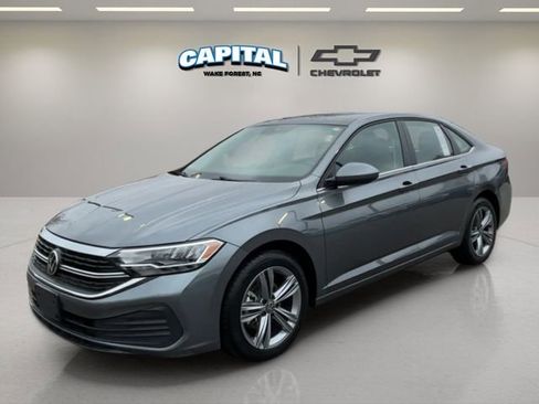 Used 2024 Volkswagen Jetta SE image 1