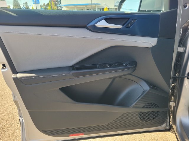 Used 2024 Volkswagen Taos SE FWD image 18