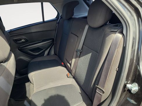 Used 2021 Chevrolet Trax LS FWD image 13
