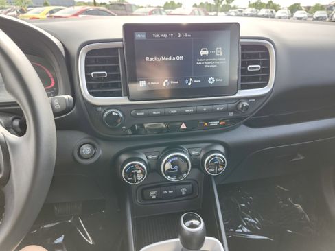 Used 2025 Hyundai Venue SEL FWD image 29