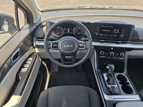 Used 2023 Kia Carnival LX FWD image 14