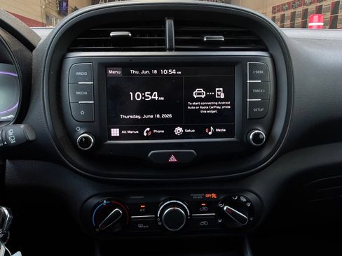 Used 2025 Kia Soul LX w/ LX Technology Package FWD image 24