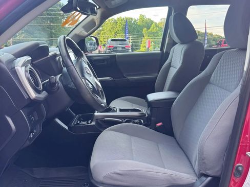 Used 2020 Toyota Tacoma SR5 RWD image 10