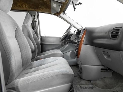 Used 2006 Chrysler Town & Country LX image 27