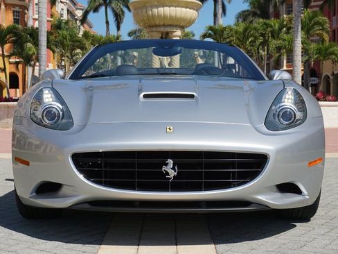 Used 2011 Ferrari California image 8