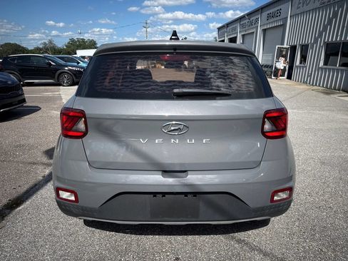 Used 2020 Hyundai Venue SE FWD image 9