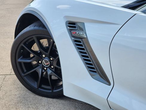 Used 2016 Chevrolet Corvette Z06 w/ 3LZ Preferred Equipment Group RWD image 17