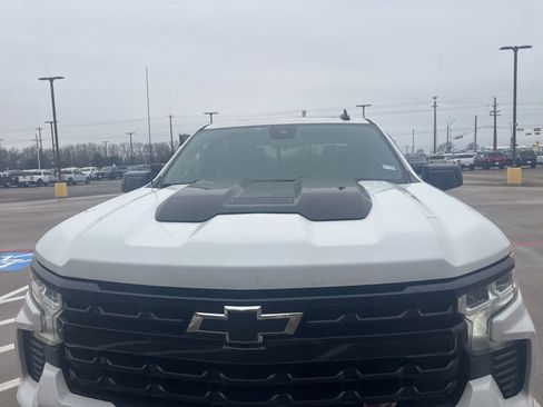 Used 2024 Chevrolet Silverado 1500 LT Trail Boss w/ Convenience Package II image 2