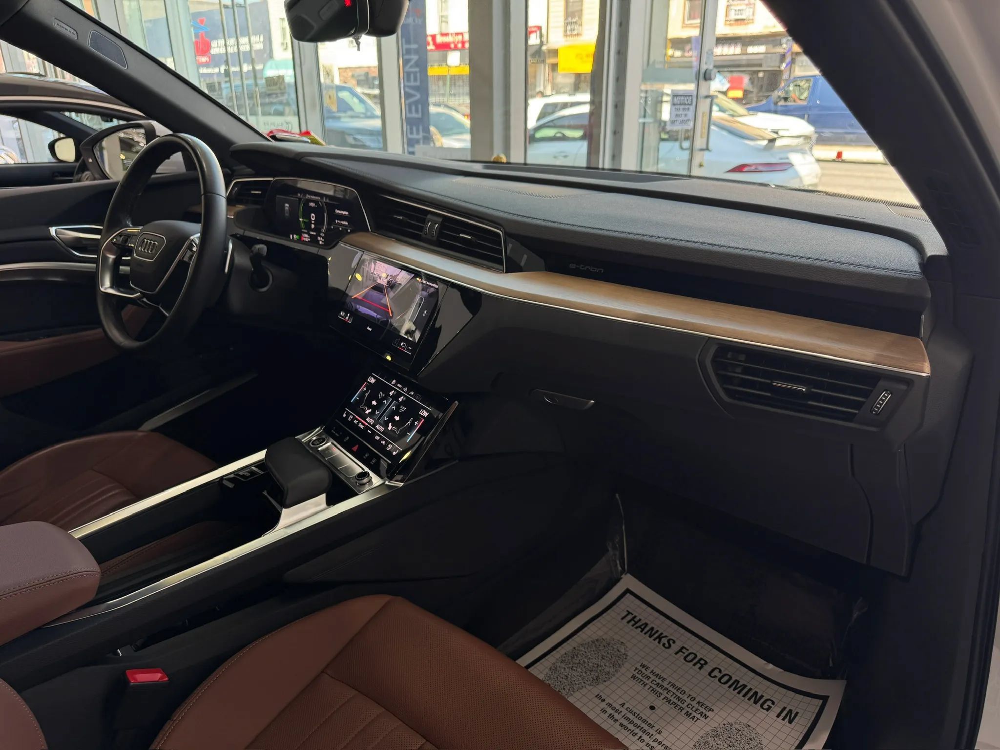 Used 2024 Audi Q8 e-tron Premium Plus w/ Premium Plus Package AWD/4WD image 32