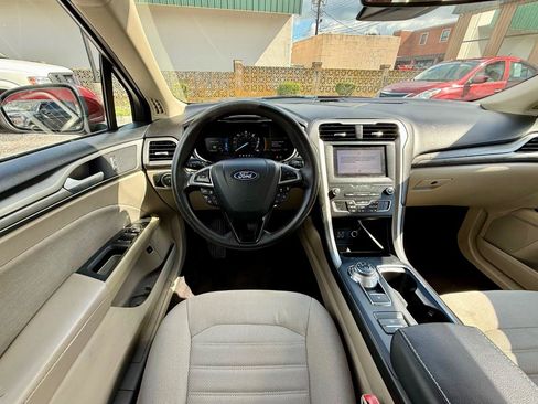 Used 2019 Ford Fusion SE FWD image 16