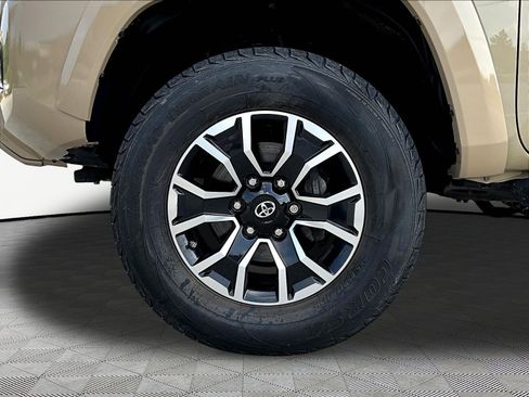 Used 2020 Toyota Tacoma TRD Sport AWD/4WD image 33