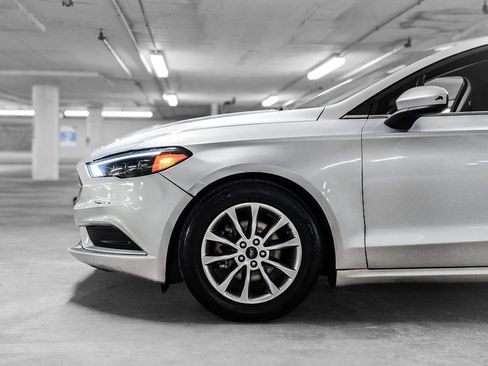 Used 2017 Ford Fusion SE w/ Fusion SE Technology Package FWD image 15