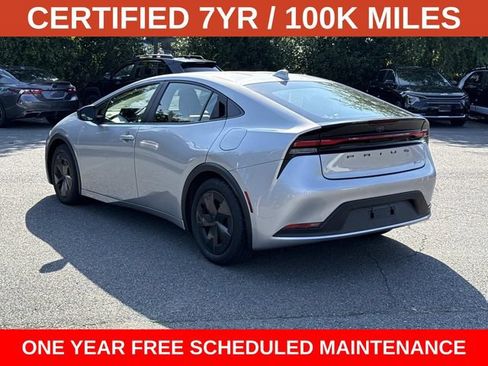 Used 2025 Toyota Prius LE FWD image 4