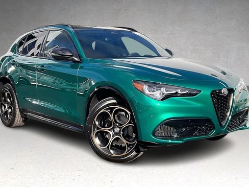 New 2025 Alfa Romeo Stelvio Sprint image 2