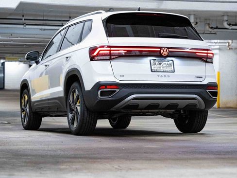 New 2025 Volkswagen Taos SE image 5