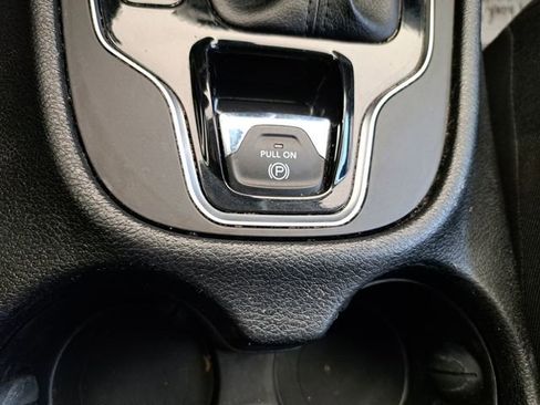 Used 2021 Jeep Cherokee Latitude Plus AWD/4WD image 15