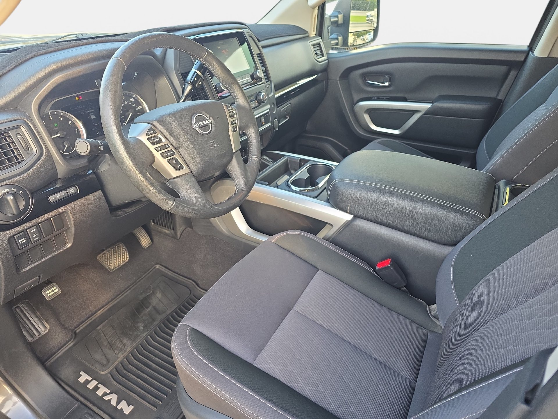 Used 2023 Nissan Titan SV w/ SV Convenience Package RWD image 15