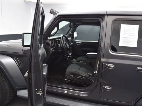 Used 2018 Jeep Wrangler Unlimited Sport S image 19