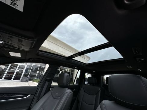 Certified 2023 Cadillac XT6 Premium Luxury FWD image 27