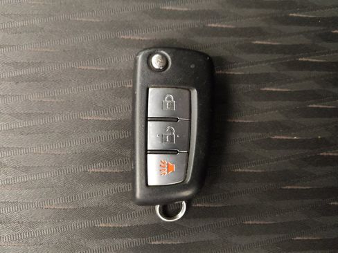 Used 2020 Nissan Rogue S FWD image 32