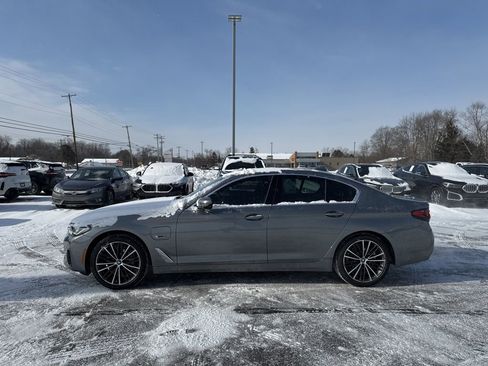 Used 2023 BMW 530e xDrive w/ Premium Package image 4