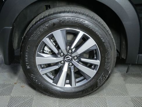 Used 2025 Nissan Pathfinder SL AWD/4WD image 11