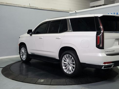 Used 2023 Cadillac Escalade Luxury AWD/4WD image 9