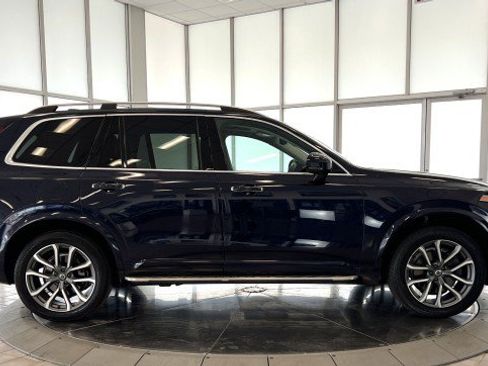 Used 2017 Volvo XC90 T6 Momentum w/ Vision Package AWD/4WD image 8