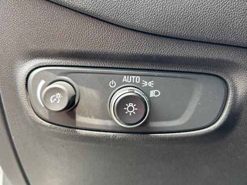 Used 2021 Chevrolet Equinox LT FWD image 12