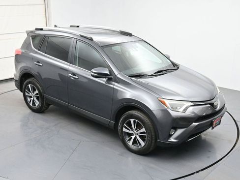 Used 2018 Toyota RAV4 XLE w/ Plus Extra Value Package AWD/4WD image 31