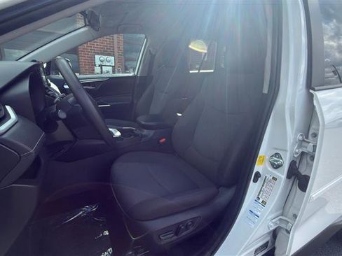 Used 2021 Toyota RAV4 XLE AWD/4WD image 30