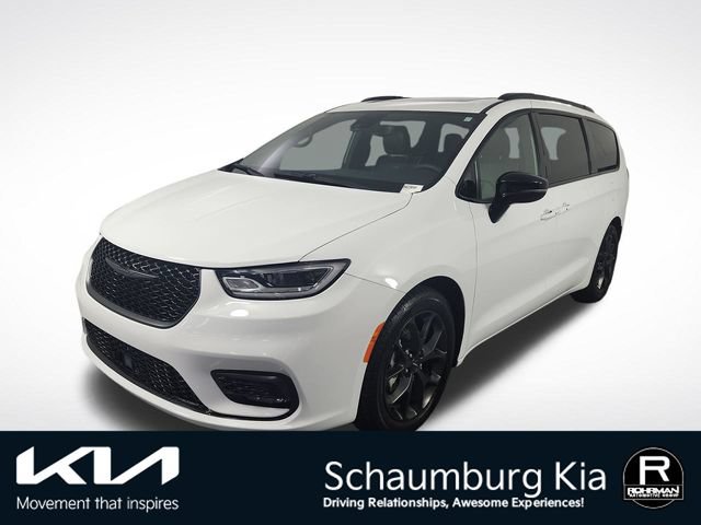Used 2025 Chrysler Pacifica Limited FWD image 1