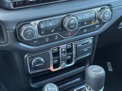 New 2025 Jeep Gladiator Sport image 19