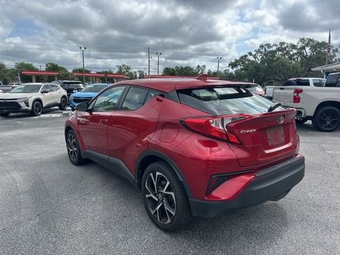 Used 2020 Toyota C-HR XLE FWD image 3