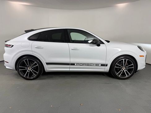 Certified 2025 Porsche Cayenne GTS AWD/4WD image 8